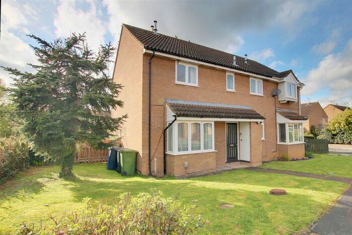 2 Bedroom Detached House To Rent In Waveney Road, St. Ives, Huntingdon, PE27