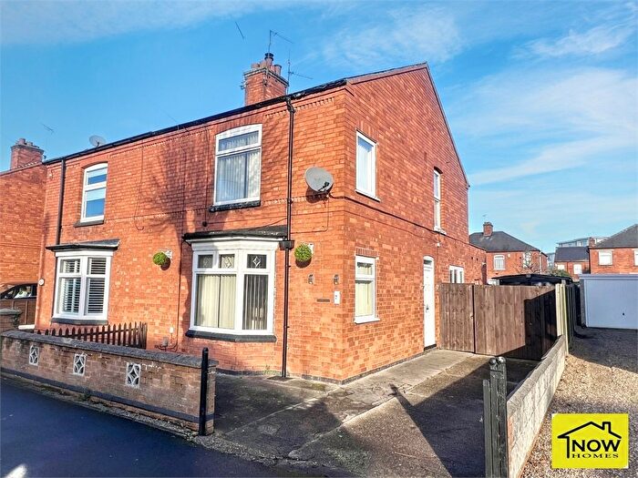 3 Bedroom Semi Detached House For Sale In Harewood Avenue, Newark, Nottinghamshire., NG24