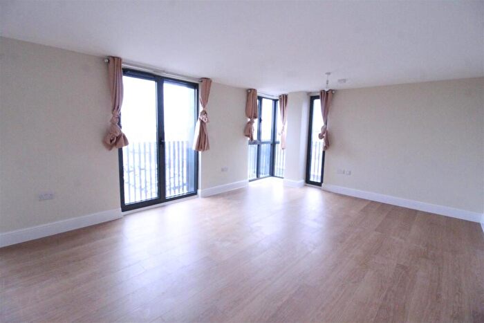 2 Bedroom Flat To Rent In High Road, Ilford, IG1
