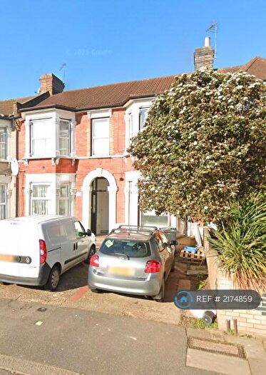 2 Bedroom Flat To Rent In Elgin Road, Ilford, IG3