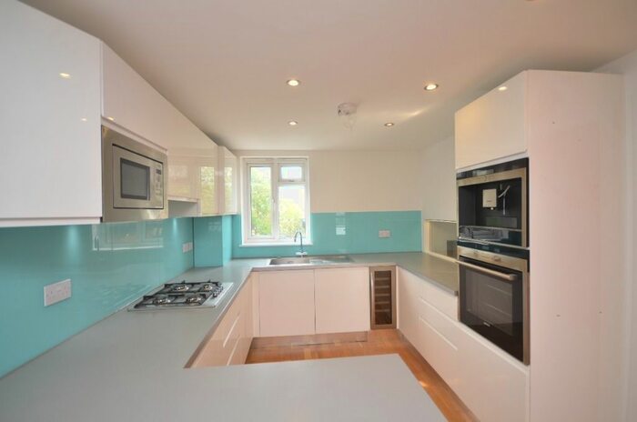 1 Bedroom Flat To Rent In Landcroft Road, East Dulwich, London, SE22