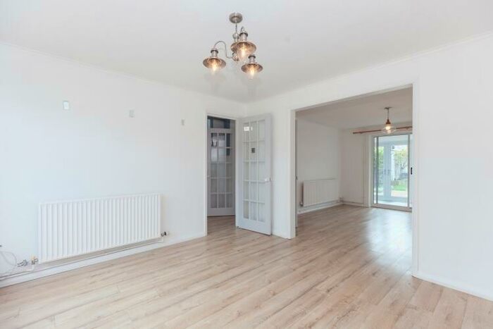 5 Bedroom Semi-Detached House To Rent In Lock Crescent, Kidlington, OX5