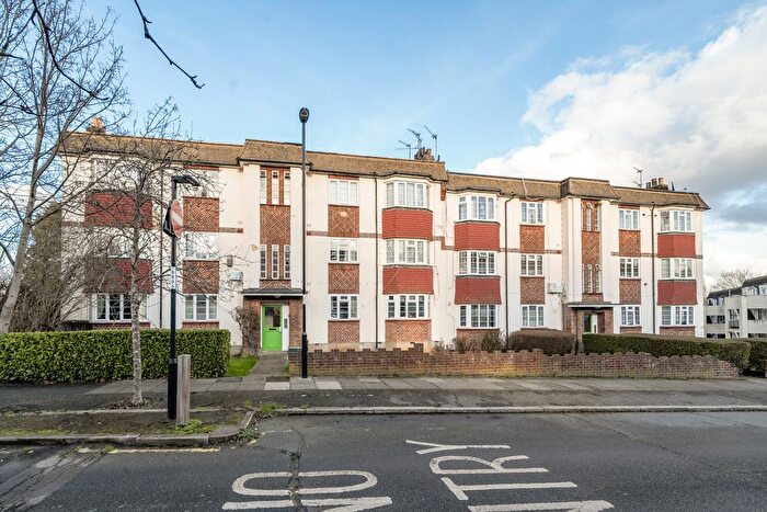 2 Bedroom Flat For Sale In Amblecote Road, London, SE12