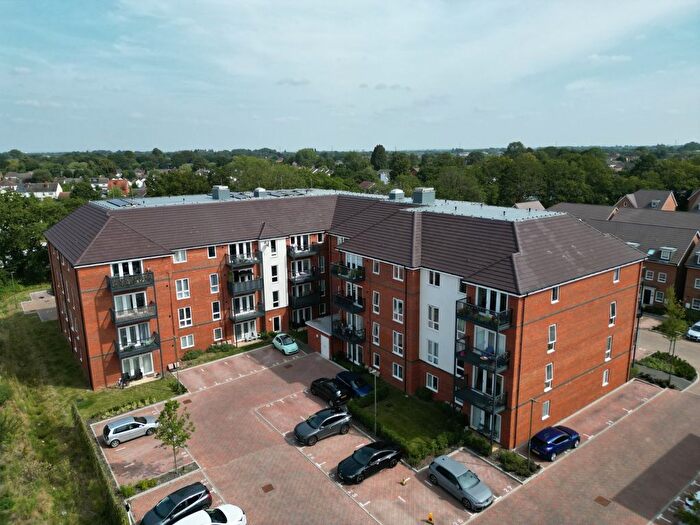 2 Bedroom Flat To Rent In Blackbess Lane, Qf, KT16