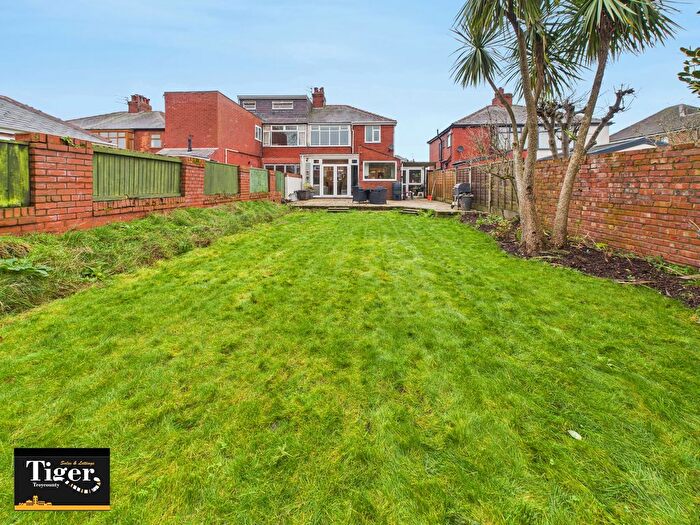 3 Bedroom Semi-Detached House For Sale In Stony Hill Avenue, Blackpool, FY4