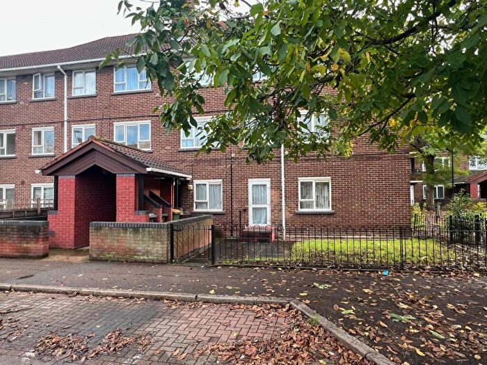 3 Bedroom Flat For Sale In Bridgeland Road, London, E16