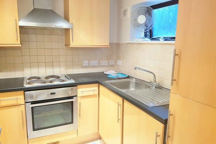 Studio To Rent In Brighton Road, Redhill, Surrey, RH1