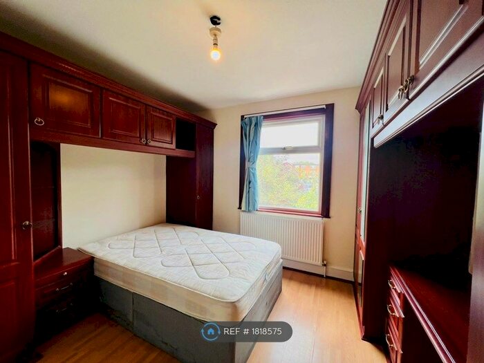 6 Bedroom Terraced House To Rent In North Finchley Percy Road, London, N12