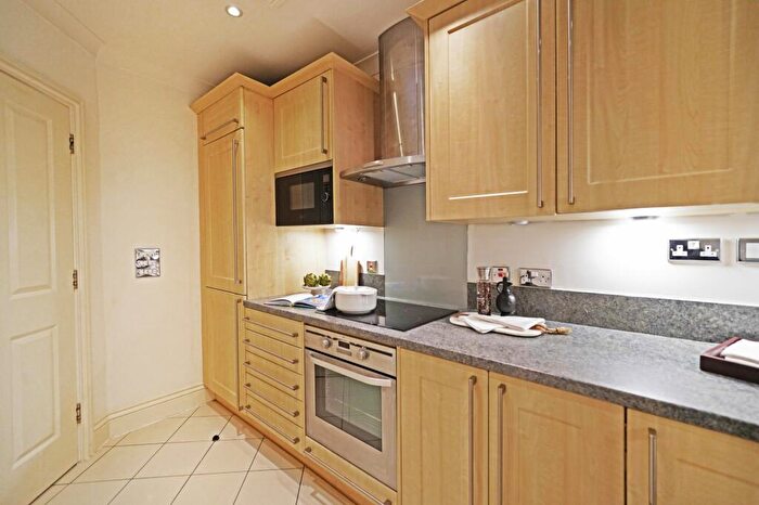 2 Bedroom Apartment For Sale In Station Road, Dorridge, B93