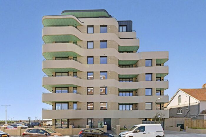2 Bedroom Flat For Sale In Kingsway, Hove, BN3