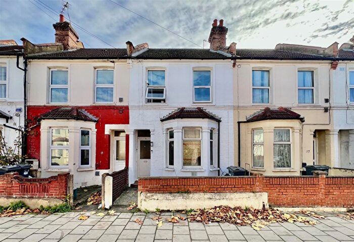 2 Bedroom Maisonette For Sale In Cecil Road, Hounslow, TW3