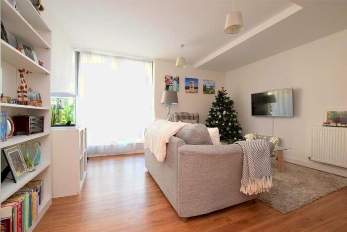 1 Bedroom Flat To Rent In Holly Court, Dolphin Approach, Romford, RM1