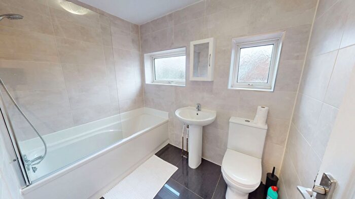 3 Bedroom Semi-Detached House For Sale In Waverton Road, Bentilee, Stoke-On-Trent, ST2