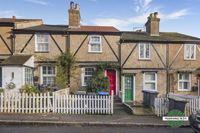 2 Bedroom Property To Rent In Lower Road, Loughton, IG10