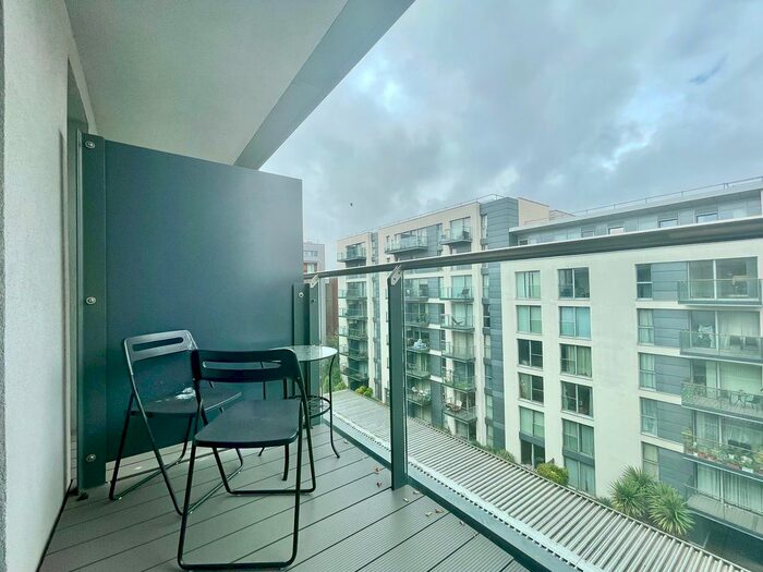 1 Bedroom Flat To Rent In Station Approach, Hayes, UB3