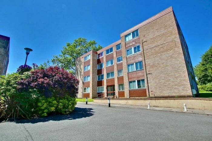 1 Bedroom Flat To Rent In Shortlands Grove, Bromley, BR2