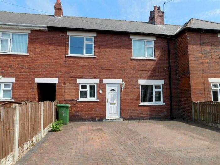 Houses for sale & to rent in WF8 1DS, Market Place, Pontefract North