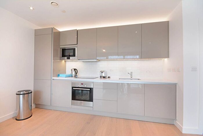 1 Bedroom Flat To Rent In New Paragon Walk, Elephant And Castle, London, SE17