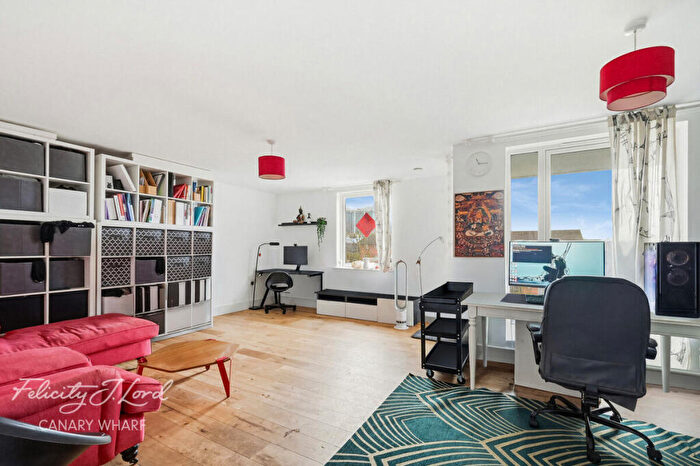 3 Bedroom Flat For Sale In Holystone Court, Tiller Road, London, E14