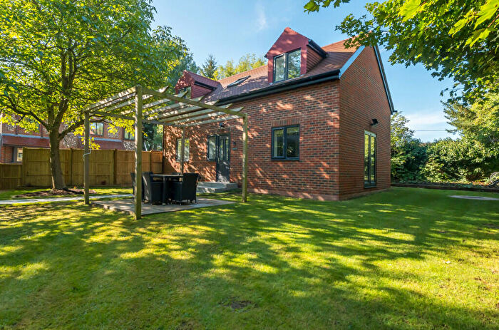 2 Bedroom Detached House For Sale In Chinnor Road, Bledlow Ridge, High Wycombe, HP14