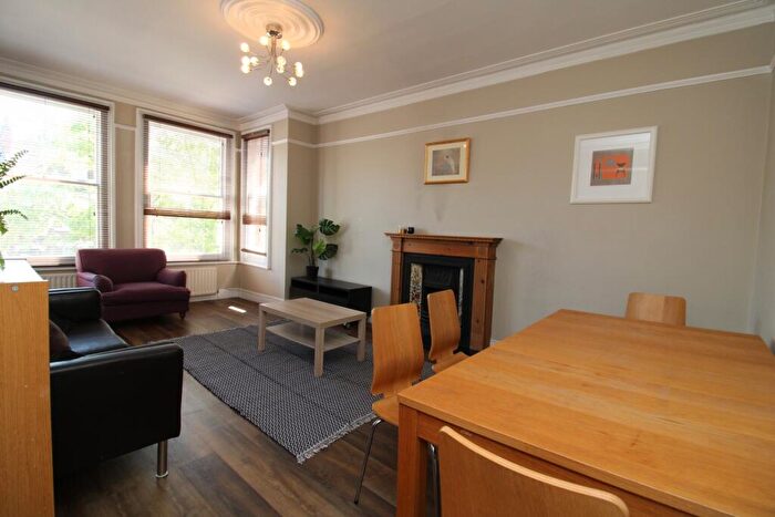 2 Bedroom Flat To Rent In Minster Road, West Hampstead, NW2