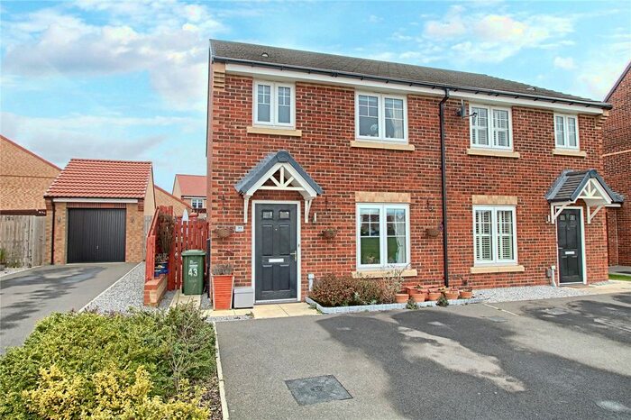 3 Bedroom Semi-Detached House For Sale In Goosepool Drive, Eaglescliffe, Stockton-On-Tees TS16