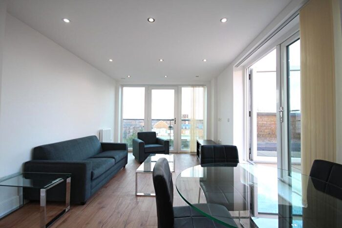 1 Bedroom Flat For Sale In Roebuck House, Emerald Square, Roehampton, SW15