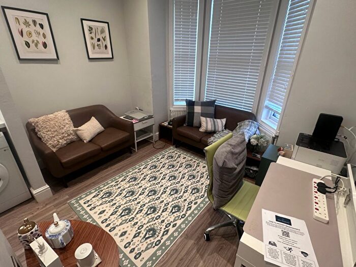 1 Bedroom Flat To Rent In Southey Street, Nottingham, Nottinghamshire, NG7