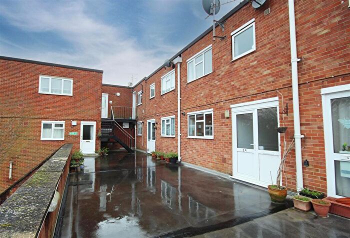 2 Bedroom Flat To Rent In Station Road, New Milton, BH25