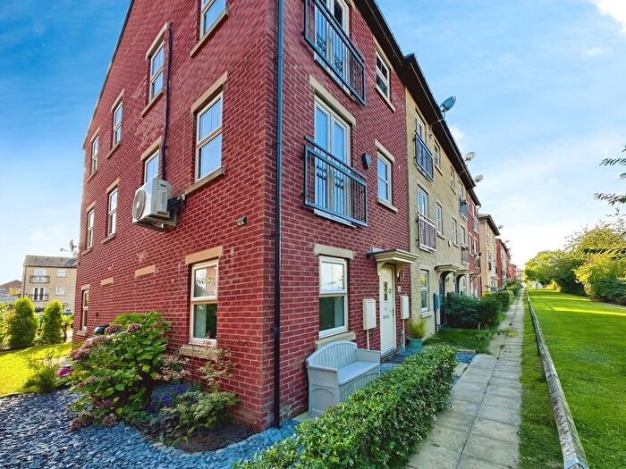 2 Bedroom End Of Terrace House To Rent In Holts Crest Way, Leeds, West Yorkshire, LS12