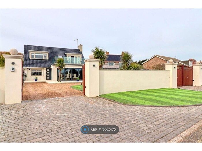4 Bedroom Detached House To Rent In The Esplanade, Holland-On-Sea, Clacton-On-Sea, CO15