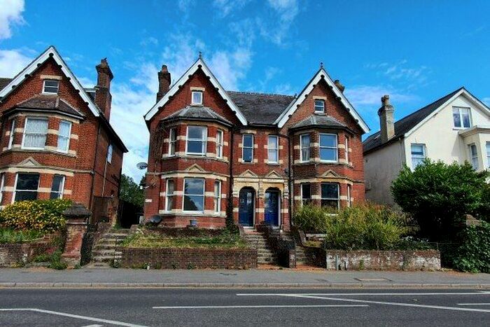 2 Bedroom Flat To Rent In Normandy Street, Alton, GU34