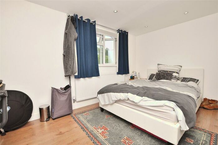 1 Bedroom Detached House To Rent In Ash Grove, Guildford, Surrey, GU2