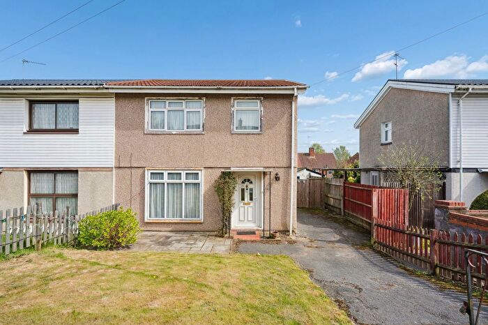 3 Bedroom Semi Detached House For Sale In Muirfield Road, South Oxhey, Watford, WD19