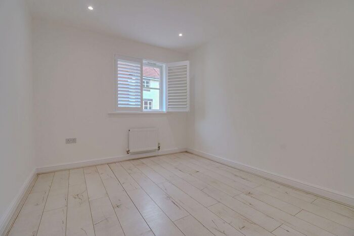 2 Bedroom Bungalow For Sale In Stillington Crescent, Hamilton, LE5