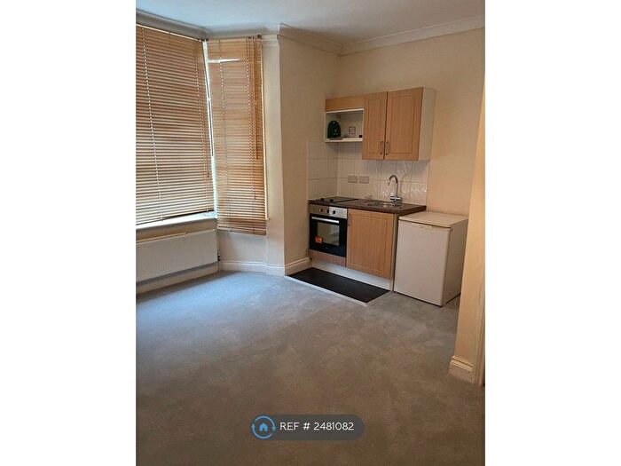 Studio To Rent In Station Road, London, N3