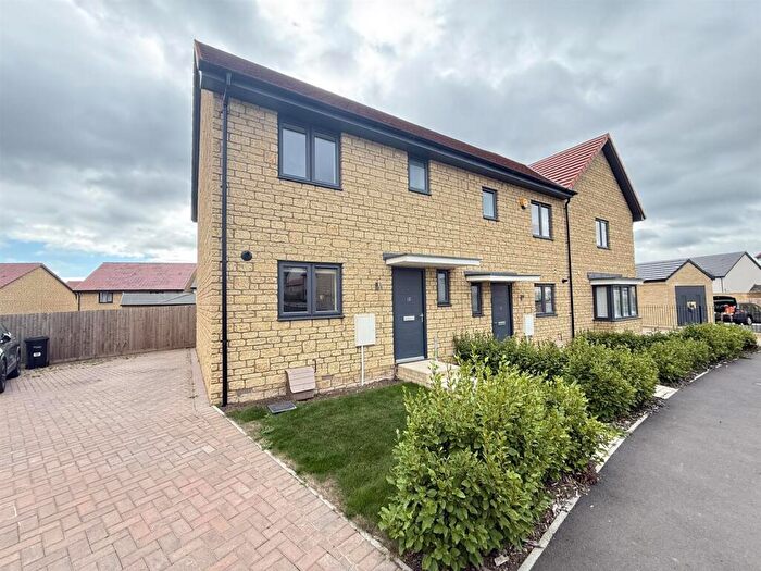 3 Bedroom End Of Terrace House For Sale In Wiltshire Drive, Patterdown, Chippenham, SN15