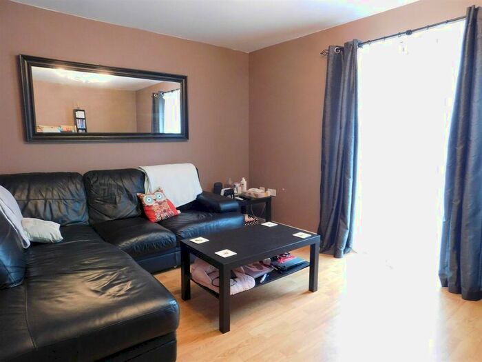 2 Bedroom Flat To Rent In Broom Mills Road, Farsley, Pudsey LS28