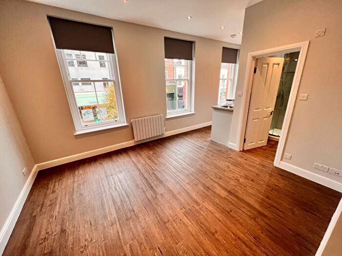 Studio To Rent In High Street, Barnet, EN5