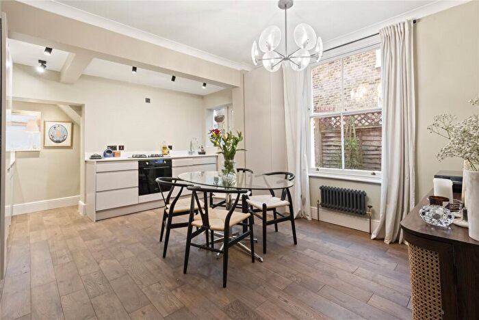 2 Bedroom Maisonette For Sale In Fieldhouse Road, London, SW12