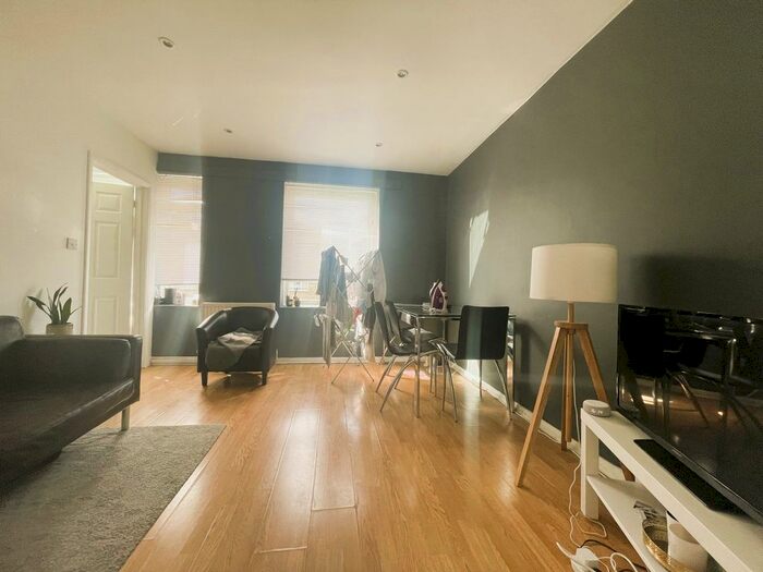4 Bedroom Flat To Rent In Clarence Avenue, London, SW4