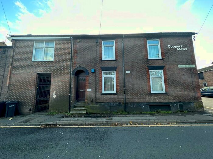 1 Bedroom Ground Maisonette To Rent In Coopers Mews, - Adelaide Street, Luton, Bedfordshire, LU1