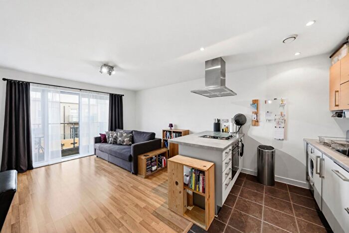 1 Bedroom Flat To Rent In Merchant Street, London, E3