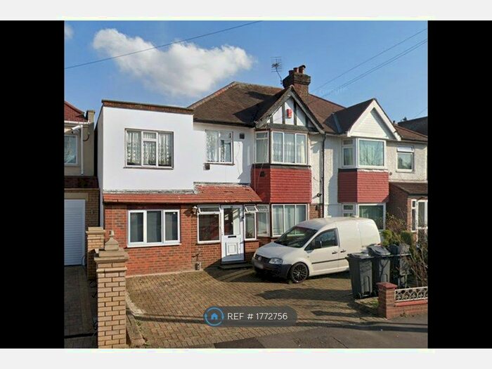 5 Bedroom Semi-Detached House To Rent In Lulworth Avenue, Hounslow, TW5