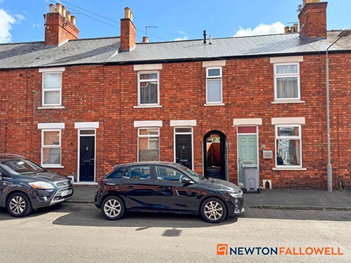 2 Bedroom Terraced House For Sale In Hatton Gardens, Newark, NG24