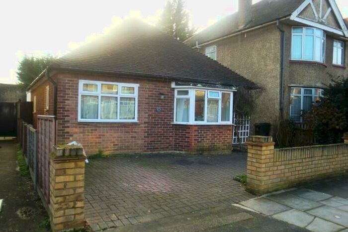 4 Bedroom Detached Bungalow To Rent In Surbiton, Surrey, KT6