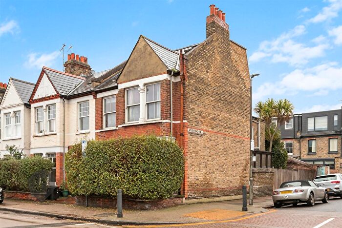 2 Bedroom Flat For Sale In Penwith Road, London, SW18