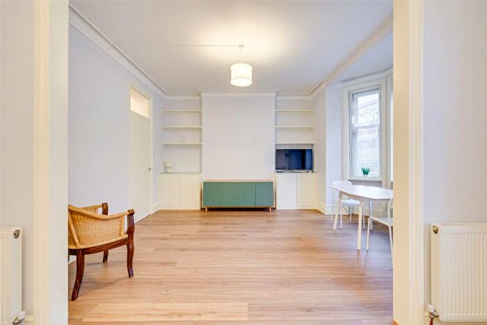 2 Bedroom Apartment To Rent In Fulham Road, London, SW10