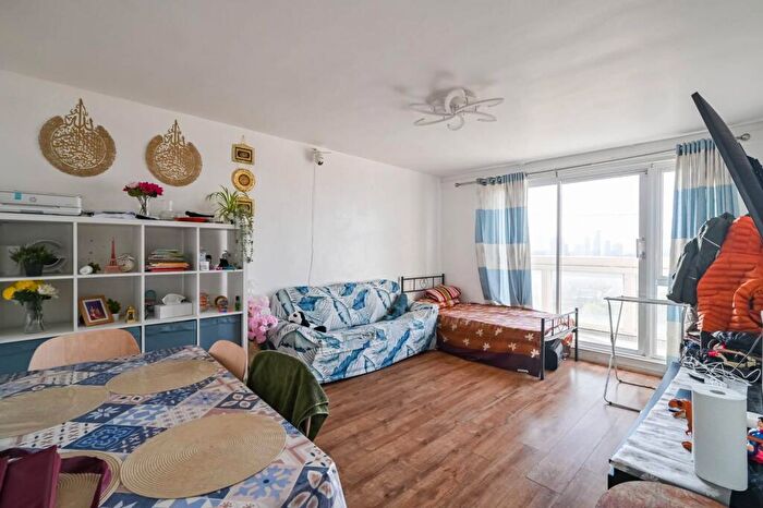 2 Bedroom Flat For Sale In Chiltern Road, , Bow, London, E3