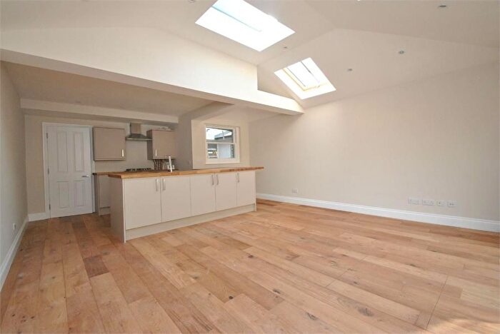 2 Bedroom Flat To Rent In Avenue Road, W3
